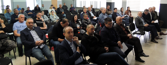 Pred početak rada Udruge uzgajivača buše u Gospiću/Snimio Marko Čuljat                                                                                                                                                                                    